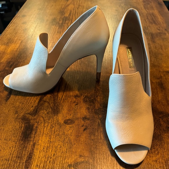 Louise et Cie Lo-Hallett bone white Leather Heels with silver accents - Picture 2 of 7